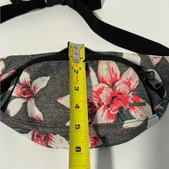 Roxy Waist Pack Fanny Pack Gray Floral Adjustable - Picture 8 of 9